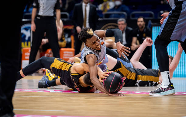 捧起英超冠 捧起英超冠