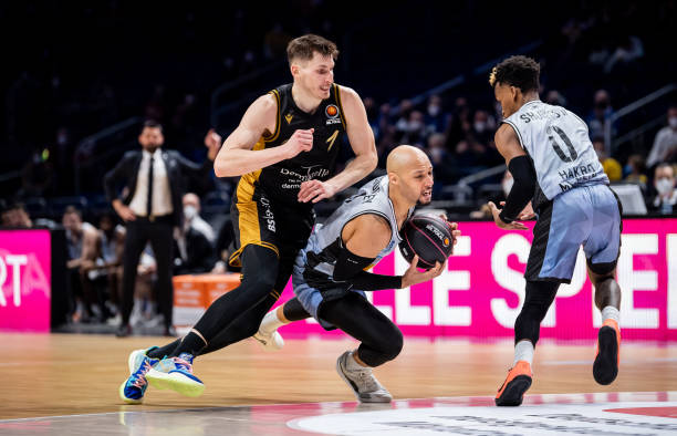 他在球场上 他在球场上